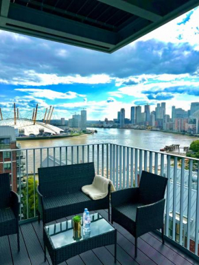 Beautiful view to Canary Wharf , O2 arena , near by London Excel 3-beds